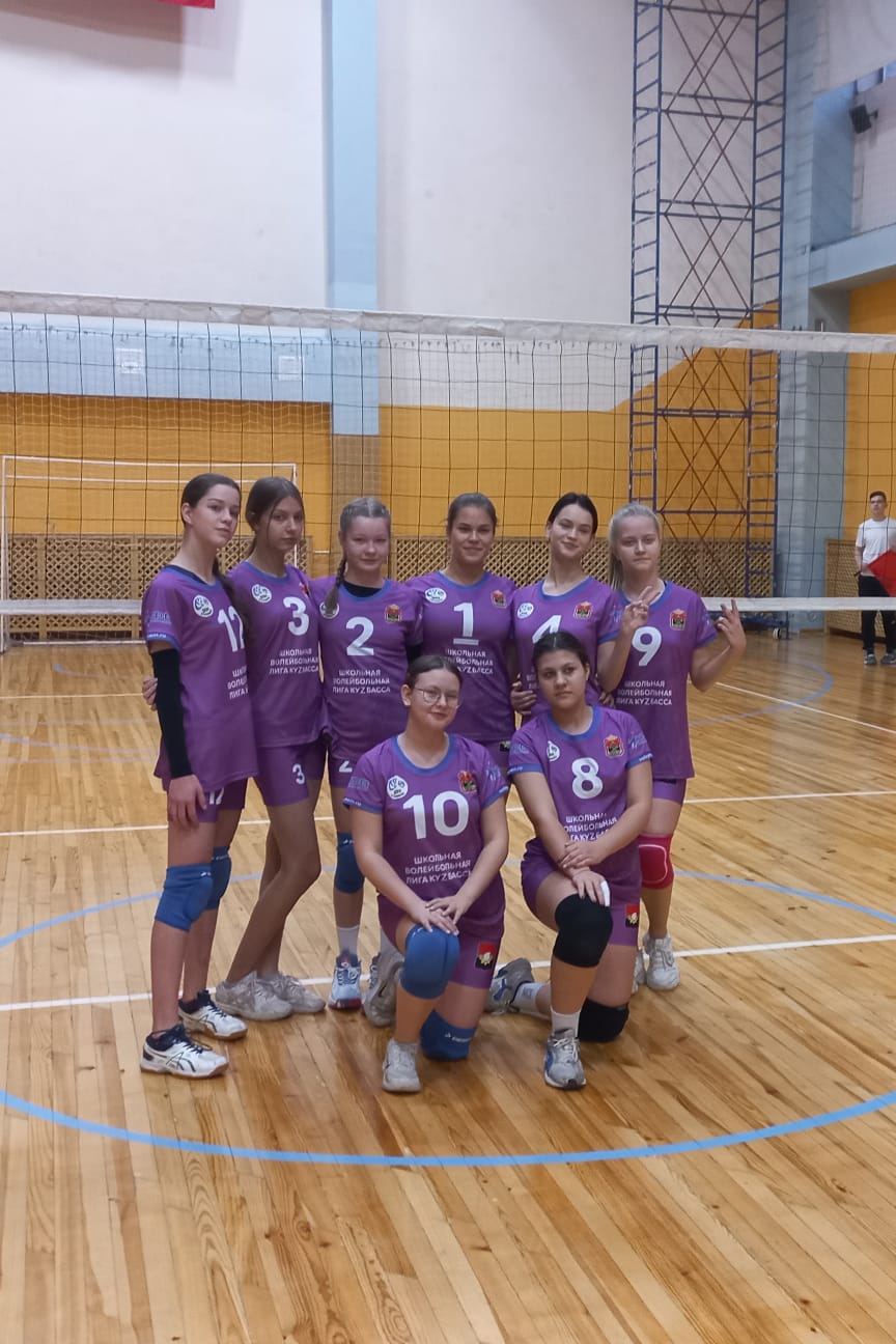 Женская сборная МБОУ «Гимназия № 1» с блеском завоевали серебро в соревнованиях по волейболу!