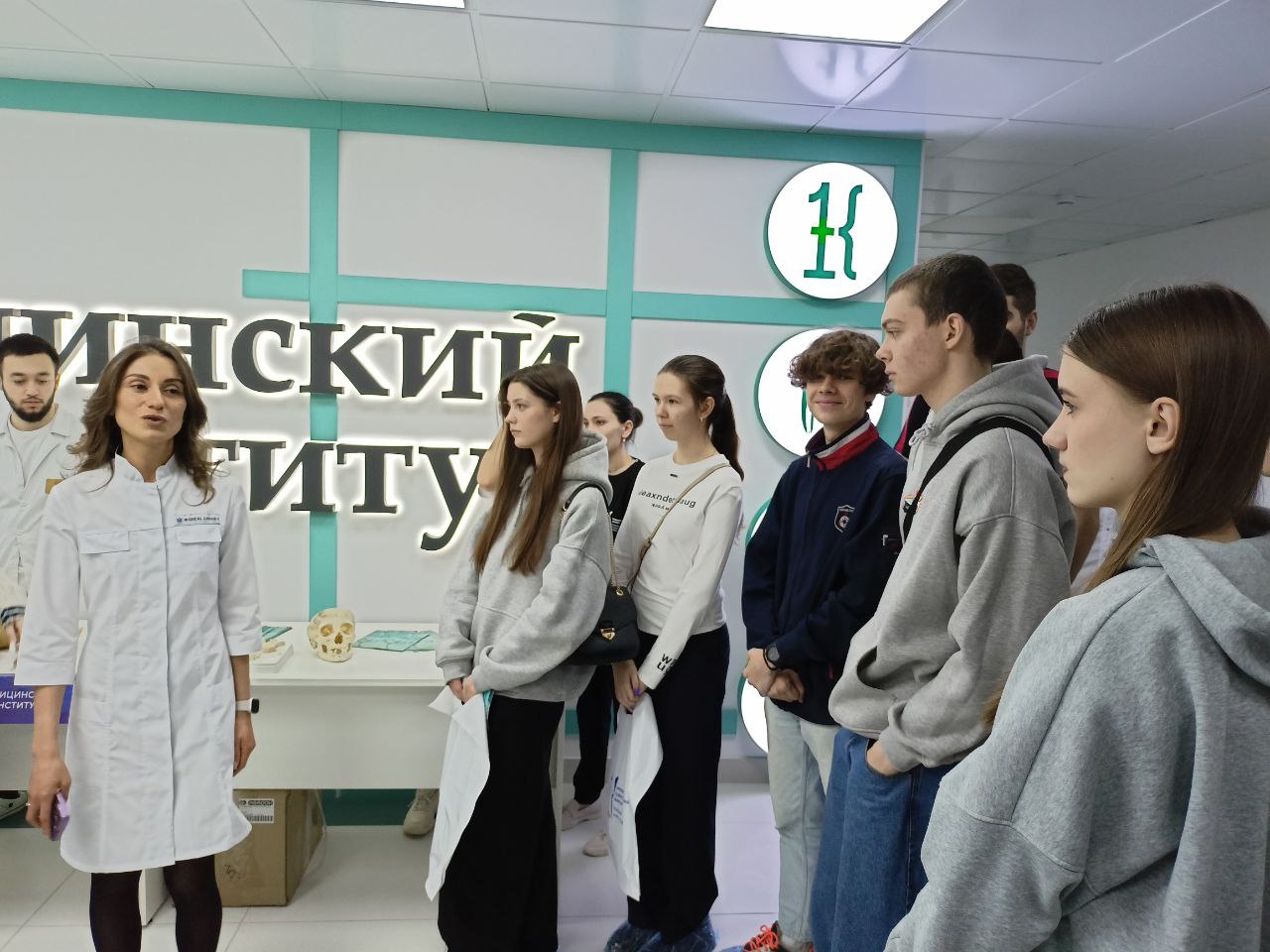 📰 Учащиеся 10 классов Гимназии № 1 посетили Медицинский институт Кемеровского государственного университета на День Открытых Дверей!